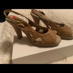 Kathy Van Zeeland Chrissy Leather Heel in Natural Size 7